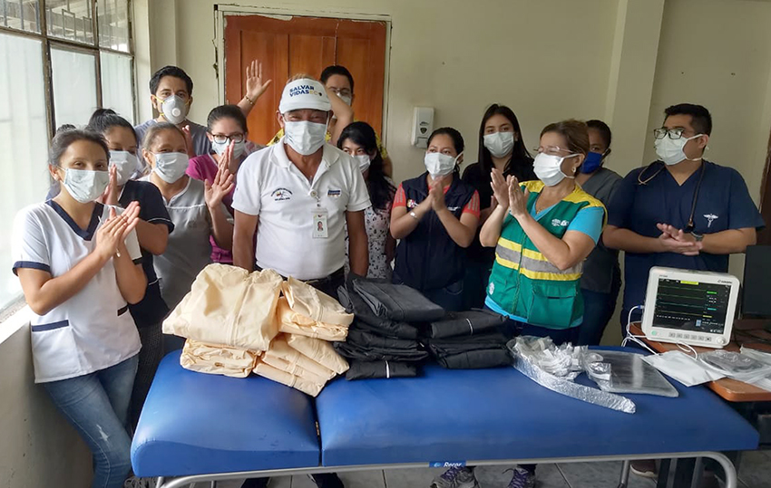 hospital workers with ppe